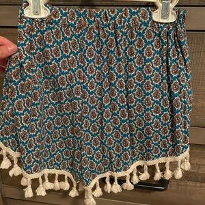 ODICA Boho flowy shorts with tassels